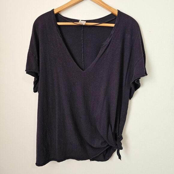 We The Free Tops - EUC WE THE FREE BLACK LOOSE FITTING SPLIT V NECK TEE SIZE SMALL